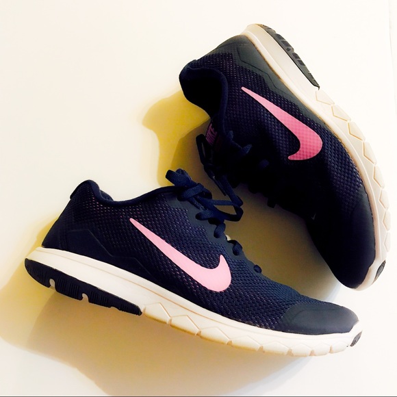 Nike Shoes - Nike Flex RN Athletic Shoes